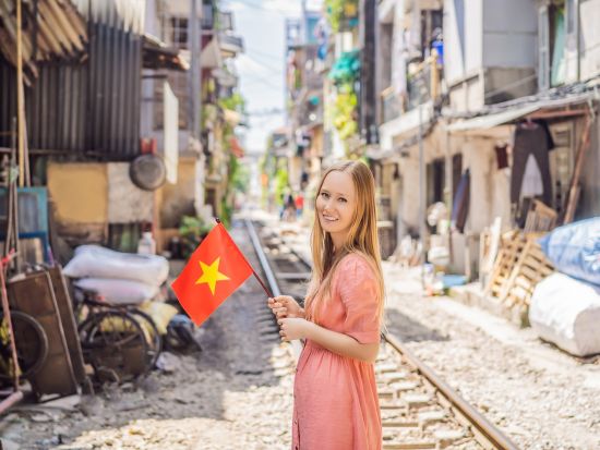 ハノイ市内フォトジェニックツアー　トレインストリート＆チャンクオック寺 ＜英語ガイド＞