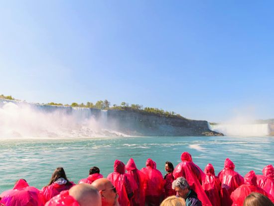 早朝一番乗り　ナイアガラの滝クルーズ＆滝の裏側ツアー ＜英語ガイド＞