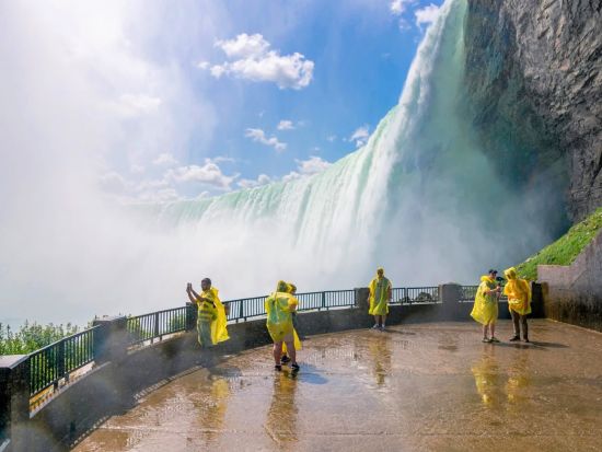 早朝一番乗り　ナイアガラの滝クルーズ＆滝の裏側ツアー ＜英語ガイド＞