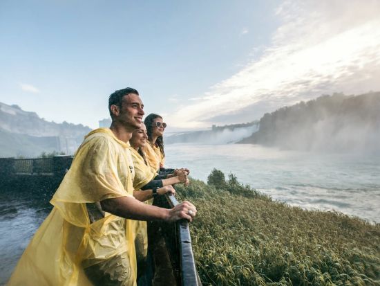 早朝一番乗り　ナイアガラの滝クルーズ＆滝の裏側ツアー ＜英語ガイド＞