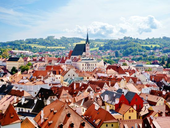 ウィーン発 ⇒ プラハ着 都市間送迎サービス 世界遺産チェスキークルムロフ1泊付き＜英語／朝食付＞by H.I.S.