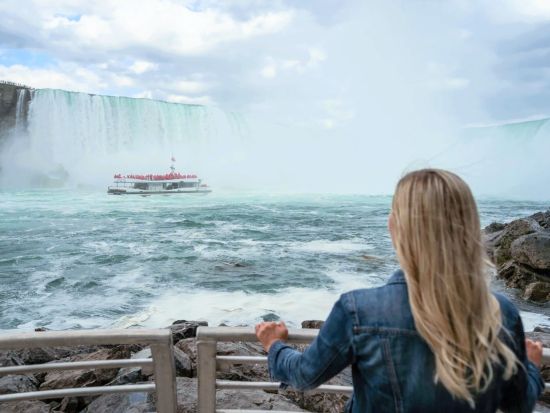 ナイアガラ 地下トンネルツアー　スカイロンタワー＆ナイアガラパーク発電所＆放水路トンネル ＜英語ガイド＞