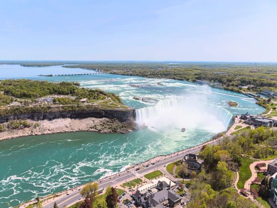 ナイアガラ 地下トンネルツアー　スカイロンタワー＆ナイアガラパーク発電所＆放水路トンネル ＜英語ガイド＞
