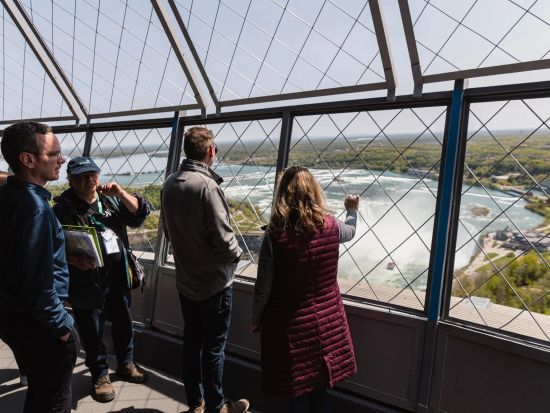 ナイアガラ 地下トンネルツアー　スカイロンタワー＆ナイアガラパーク発電所＆放水路トンネル ＜英語ガイド＞