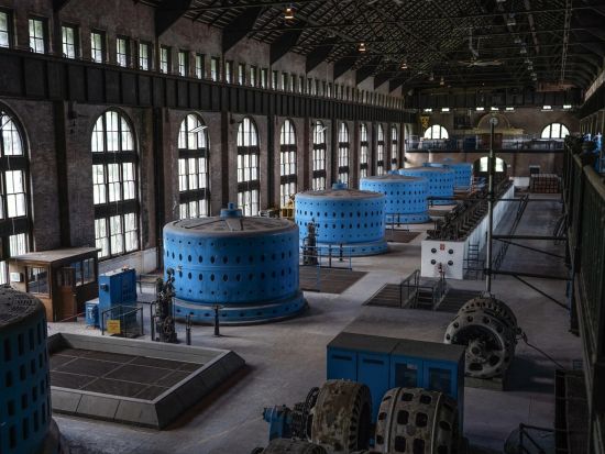 ナイアガラ 地下トンネルツアー　スカイロンタワー＆ナイアガラパーク発電所＆放水路トンネル ＜英語ガイド＞