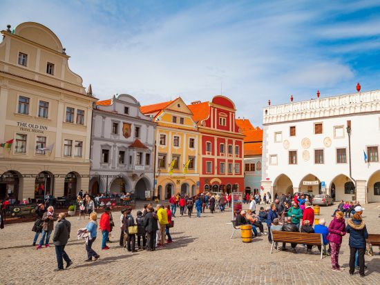 ウィーン発 ⇒ プラハ着 都市間送迎サービス 世界遺産チェスキークルムロフ1泊付き＜英語／朝食付＞by H.I.S.