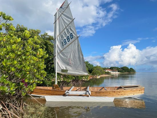 サバニ船ツアー 沖縄の伝統的な船で透明な海を冒険 優しい風に乗って大自然を感じよう！ 1歳のお子様から参加可能＜約1時間半／石垣島＞