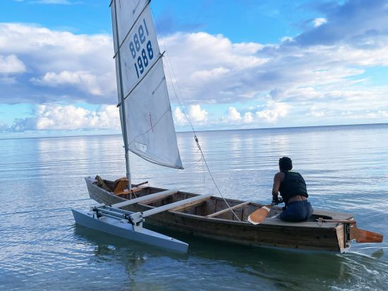 サバニ船ツアー 沖縄の伝統的な船で透明な海を冒険 優しい風に乗って大自然を感じよう！ 1歳のお子様から参加可能＜約1時間半／石垣島＞