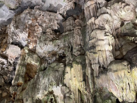 世界遺産ハロン湾日帰りツアー　鍾乳洞ライトアップ＋選べるカヤック体験　空港お送り帰国日プラン有＜4時間クルーズ／日本語ガイド／海鮮ランチ＞