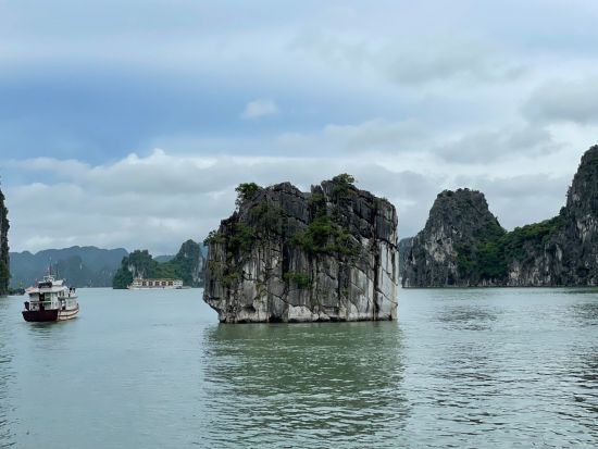 世界遺産ハロン湾クルーズ＆チャンアン日帰りツアー2日間セット　 お好きな2日間で参加OK！自然を満喫する贅沢プラン＜日本語ガイド／空港お送り付き＞