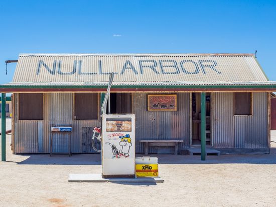 Nullarbor Roadhouse (Michael Waterhouse)