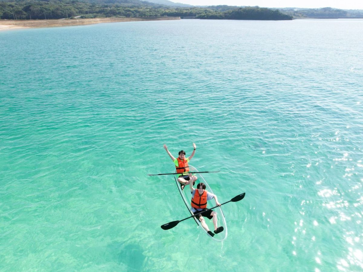 宇久島シーカヤック体験ツアー 透明度抜群の海をシーカヤックで海上
