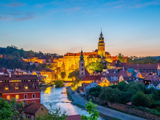 ウィーンからチェコへ！世界遺産チェスキークルムロフ 1泊2日宿泊ツアー＜朝食付／ウィーン発着＞by H.I.S.
