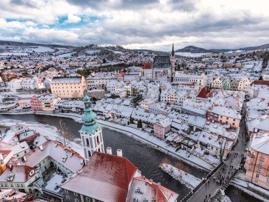ウィーンからチェコへ！世界遺産チェスキークルムロフ 1泊2日宿泊ツアー＜朝食付／ウィーン発着＞by H.I.S.