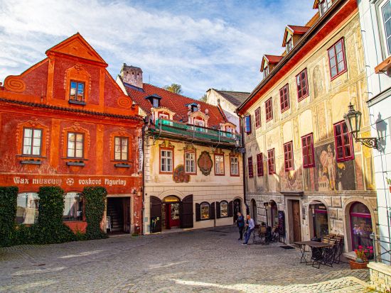 ウィーン発 ⇒ プラハ着 都市間送迎サービス 世界遺産チェスキークルムロフ1泊付き＜英語／朝食付＞by H.I.S.