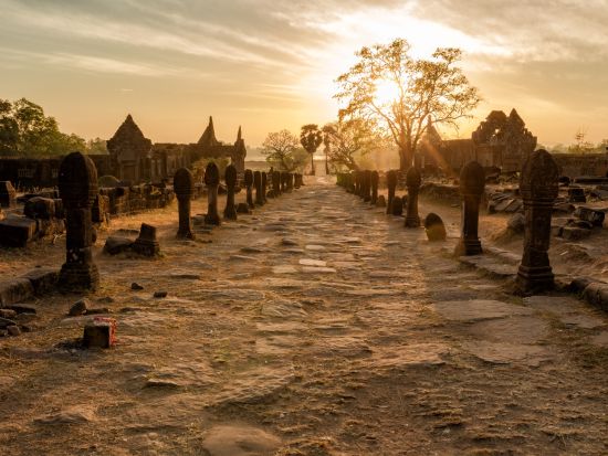 世界遺産ワット・プー遺跡と絶景自然を巡る2泊3日プライベートツアー！ コンパーペン滝＋コーン島も観光 ＜貸切／宿泊／航空券＆宿泊＆食事付／ルアンパバーン発＞