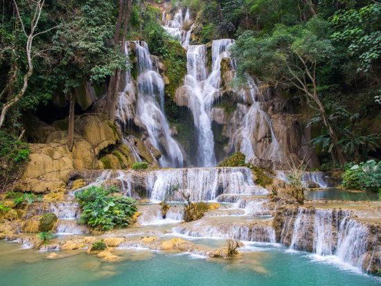 ラオスの人気観光地を1日満喫ツアー　パクオー洞窟＋クアンシー滝＋伝統工芸の村サンコンなど魅力を詰め込みました！ ＜終日／日本語ガイド／昼食付／ルアンパバーン発＞