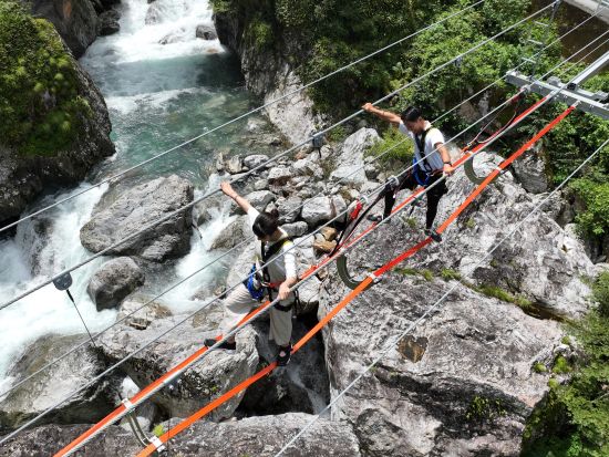 日本初！の絶叫吊り橋＆爽快ジップライン NIYO FLY（ニヨフラ）を楽しもう！岩屋川渓谷上空30mで大冒険＜約1時間／ドリンク付／仁淀川町＞