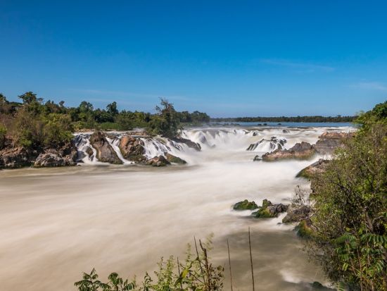 ラオスの楽園コーン島！大迫力の自然と市内観光どっちも楽しむ1日充実ツアー ＜終日／英語ガイド／昼食・夕食付／パクセー発＞