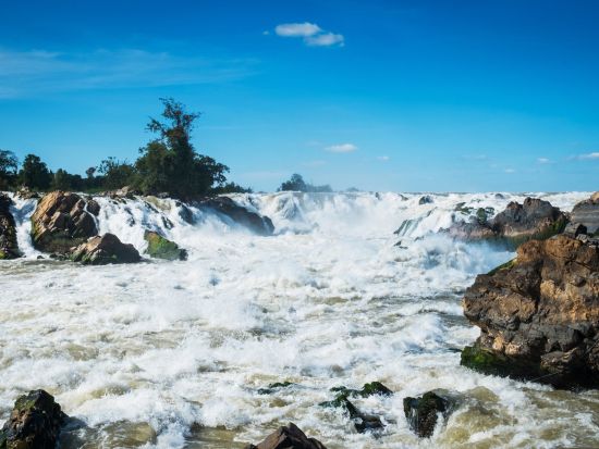 ラオスの楽園コーン島！大迫力の自然と市内観光どっちも楽しむ1日充実ツアー ＜終日／英語ガイド／昼食・夕食付／パクセー発＞