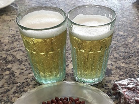 ハノイ地ビール＆ストリートフード巡りツアー　醸造所や屋台巡りだけじゃない！トレインストリート 観光あり＜英語ガイド＞