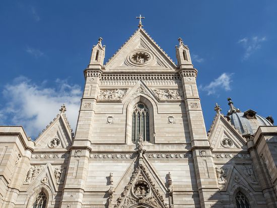 Naples_Duomo_Cathedral_shutterstock_121002826