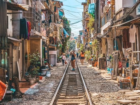 ストリートフード食べ歩きツアー　伝統的なベトナム料理を味わう ＜トレインストリート散策プランあり／英語ガイド＞