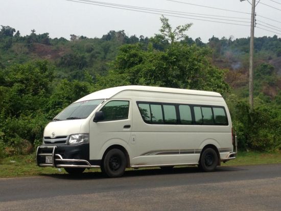 空港からホテル間の日本語ガイド付プライベート送迎サービス！ 旅のおすすめ情報を聞いたり楽々移動で快適な旅を ＜貸切／日本語ガイド／ルアンパバーン発＞