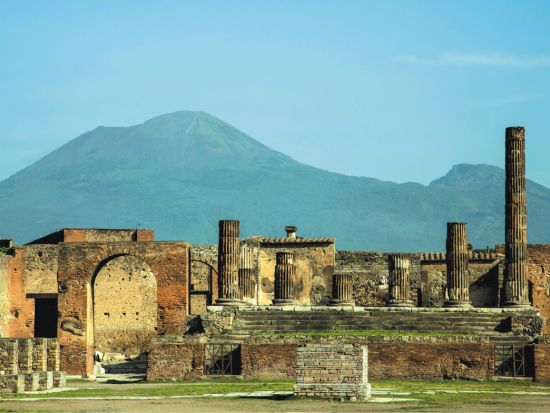 ナポリ発！ポンペイ行きシャトルバス往復チケット＜1日2便／英語音声ガイド＞