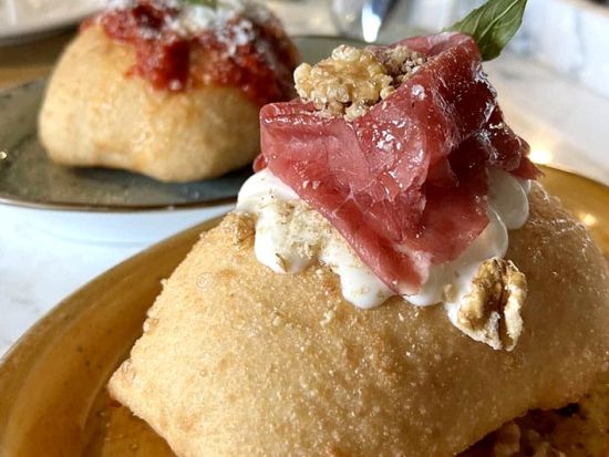 カムデンマーケット公式フードツアー　ガイド厳選の美味なるストリートフードを食べ歩き！多国籍料理と英国伝統料理が融合した豊かで楽しい食文化体験＜英語／約3時間＞