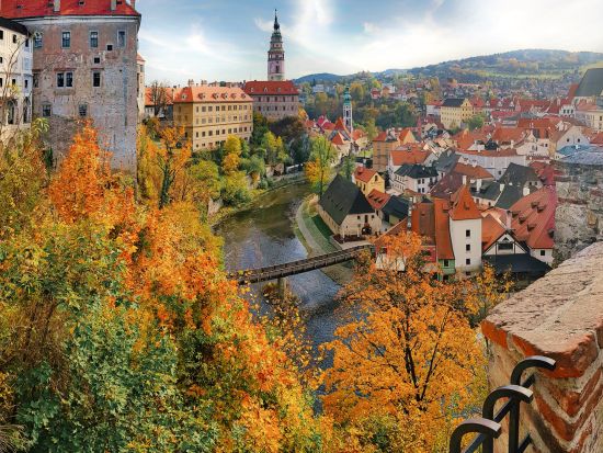 ウィーン発 ⇒ プラハ着 都市間送迎サービス 世界遺産チェスキークルムロフ1泊付き＜英語／朝食付＞by H.I.S.