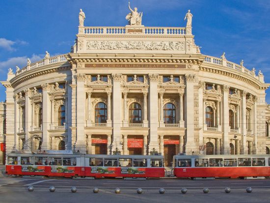 地下鉄＆トラムで行く！世界遺産シェーンブルン宮殿入場 ウィーン半日観光ツアー ＜午前or午後／日本語＞by H.I.S.