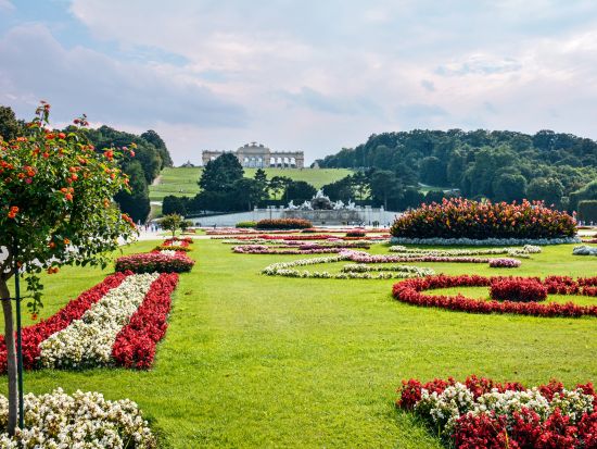 地下鉄＆トラムで行く！世界遺産シェーンブルン宮殿入場 ウィーン半日観光ツアー ＜午前or午後／日本語＞by H.I.S.