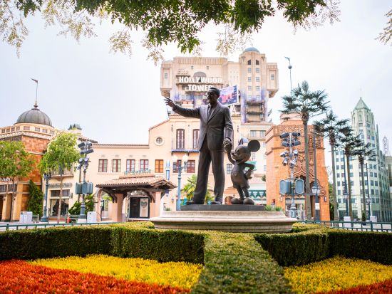 ディズニーランド・パリ　シャトルバス往復送迎＆パーク入場チケット 事前予約サービス ＜1パークまたは2パーク／英語／ベルシーエリア発＞