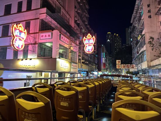 オープントップバス夜景観賞ツアー　テンプルストリートで降車後に自由散策が楽しめる ＜英語および中国語ガイド＞
