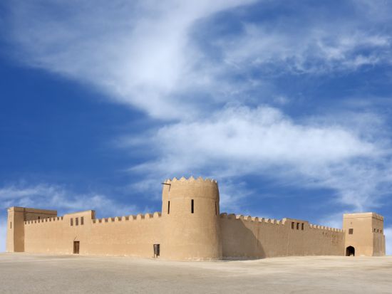 【1泊2日】バーレーン周遊ツアー！人気観光地にご案内☆国立博物館＋モスク＋スークなど＜英語ガイド／宿泊付／バーレーン空港発着＞