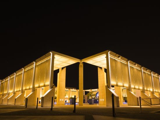 【1泊2日】バーレーン周遊ツアー！人気観光地にご案内☆国立博物館＋モスク＋スークなど＜英語ガイド／宿泊付／バーレーン空港発着＞