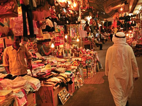 【1泊2日】バーレーン周遊ツアー！人気観光地にご案内☆国立博物館＋モスク＋スークなど＜英語ガイド／宿泊付／バーレーン空港発着＞