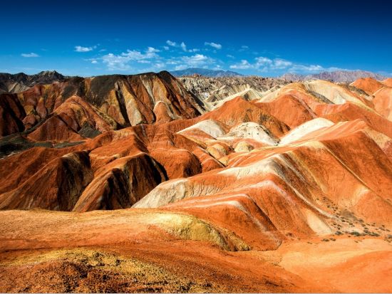 【上海発】河西回廊を辿るシルクロード3泊4日ツアー 張掖七彩丹霞＋嘉峪関万里の長城＋敦煌莫高窟と鳴沙山巡り＜航空券付・宿泊付・プライベートツアー＞