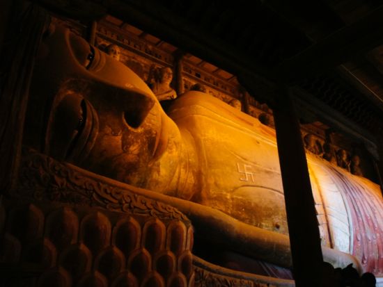 【上海発】河西回廊を辿るシルクロード3泊4日ツアー 張掖七彩丹霞＋嘉峪関万里の長城＋敦煌莫高窟と鳴沙山巡り＜航空券付・宿泊付・プライベートツアー＞