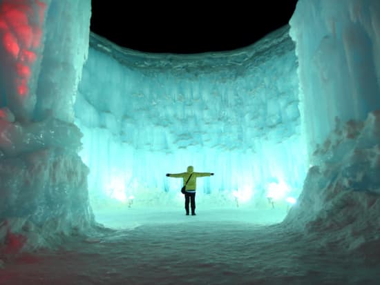 支笏湖氷濤まつりバスツアー ライトアップされた氷の芸術を見に行こう！＜2025年2月1日～2月24日／夕方発日帰り／札幌市内発着＞