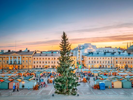 Helsinki_Xmas Market_pixta_45113905_M