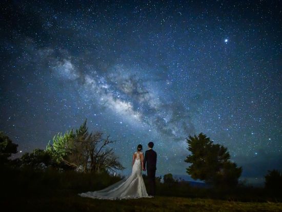 ハワイ　1日完結挙式（ビーチウェディング）星空フォト付き　満点の星空の下で2人だけのウエディング！サンセット撮影付きプランもご用意（挙式・撮影・メイク有無）
