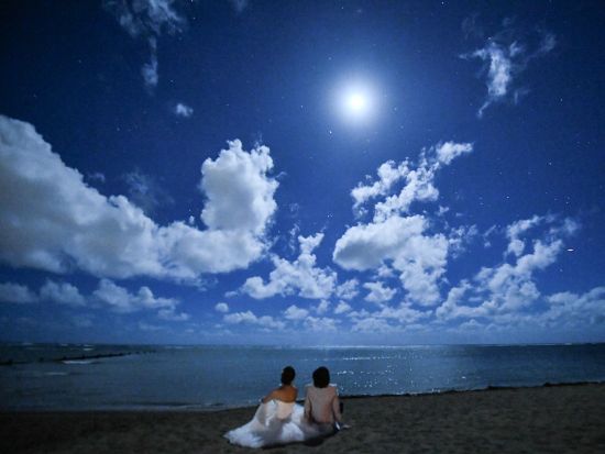 ハワイ　1日完結挙式（ビーチウェディング）星空フォト付き　満点の星空の下で2人だけのウエディング！サンセット撮影付きプランもご用意（挙式・撮影・メイク有無）