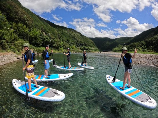 SUPツアー 奇跡の清流「仁淀川」でSUPクルージング 仁淀ブルーを満喫しよう 5歳～参加OK＜2時間／午前 or 午後／3～11月／越知町＞