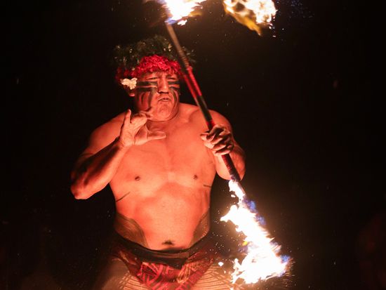 The-Chief-doing-a-traditional-fire-knife-dance