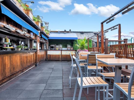 230 フィフス・ルーフトップ　食事券＆事前予約サービス　優雅なブランチをニューヨークの絶景スポットで堪能 ＜土日のみ＞