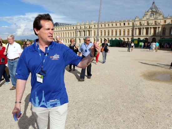 パリ発 世界遺産ベルサイユ宮殿半日観光ツアー 往復バス＋宮殿優先入場見学＆ガイド解説＋庭園自由散策＜午前発／英語ガイド＞