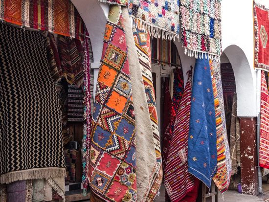 Morocco_Casablanca_medina_market_shutterstock_390848671