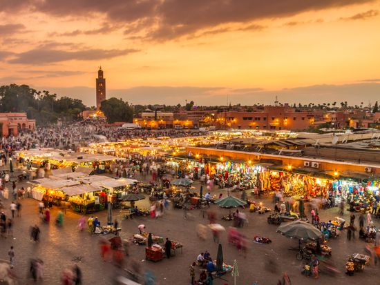 Morocco_Marrakesh_Jamaa el Fna market squar_shutterstock_685174879